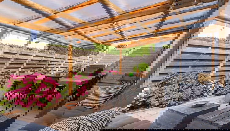 Photo 1 - Spacious House With Garden and Parking