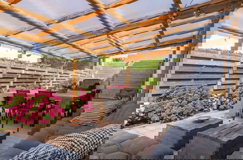 Photo 1 - Spacious House With Garden and Parking