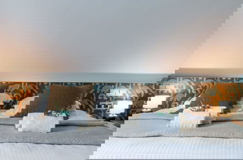 Photo 21 - Spacious House With Garden and Parking