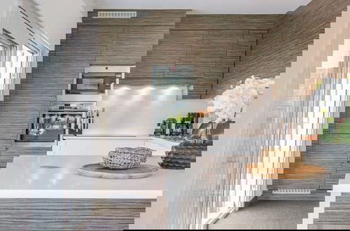 Photo 3 - Spacious House With Garden and Parking