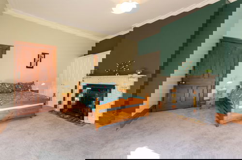 Photo 19 - Host Stay Chatsworth Townhouse II