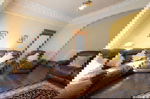 Photo 6 - Host Stay Chatsworth Townhouse II