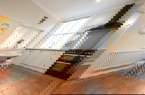 Photo 11 - Host Stay Chatsworth Townhouse II