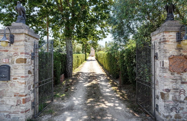 Scenic Apartment in Casole D'elsa With Pool - Photo 9