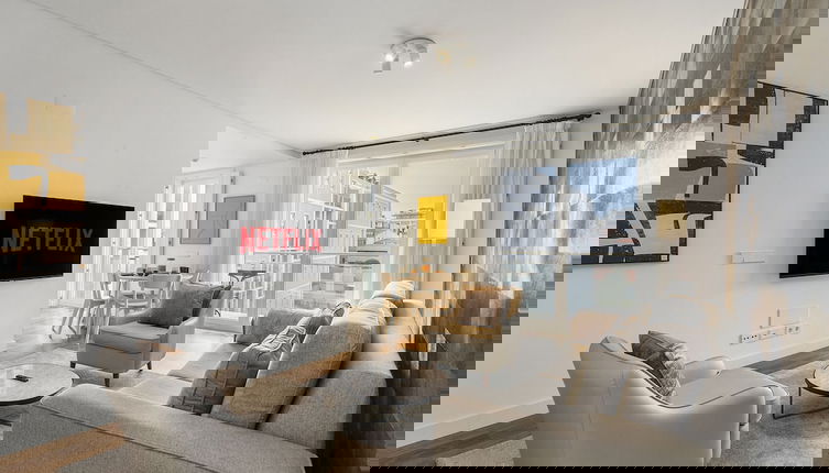 Foto 1 - Urban Retreat: Downtown Luxury, Parking, Ac & Elevator