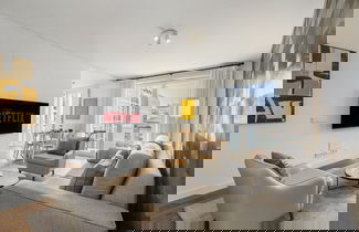 Foto 1 - Urban Retreat: Downtown Luxury, Parking, Ac & Elevator