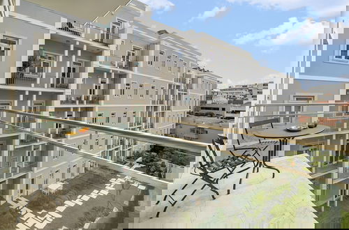 Foto 14 - Urban Retreat: Downtown Luxury, Parking, Ac & Elevator