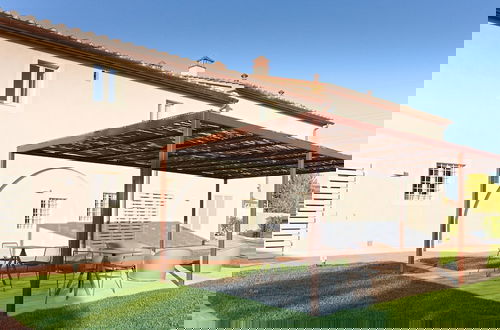 Photo 14 - Modern Apartment in Agliana With Shared Garden