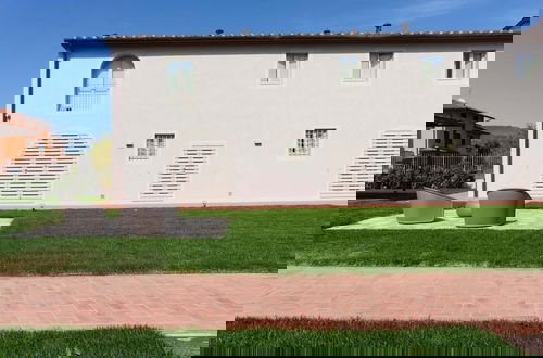 Foto 17 - Modern Apartment in Agliana With Shared Garden