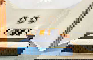 Foto 1 - Upstay - Pet-friendly Condo w Pool Hot Tub Games
