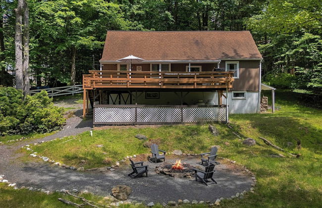 Arcade, Sports Bar, Deck Living, Fire Pit, Near the Lake! Sasa by Avantstay - Foto 44