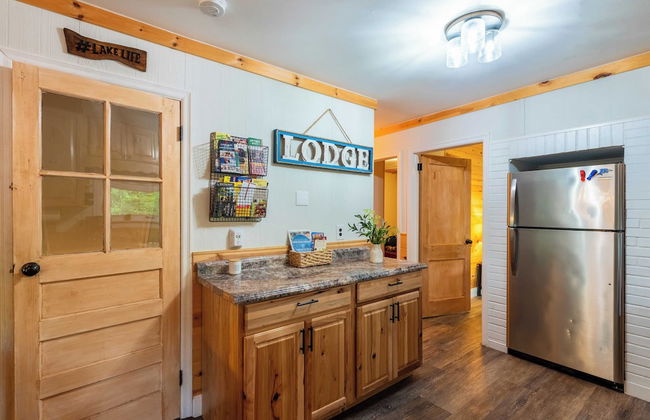 Arcade, Sports Bar, Deck Living, Fire Pit, Near the Lake! Sasa by Avantstay - Foto 12