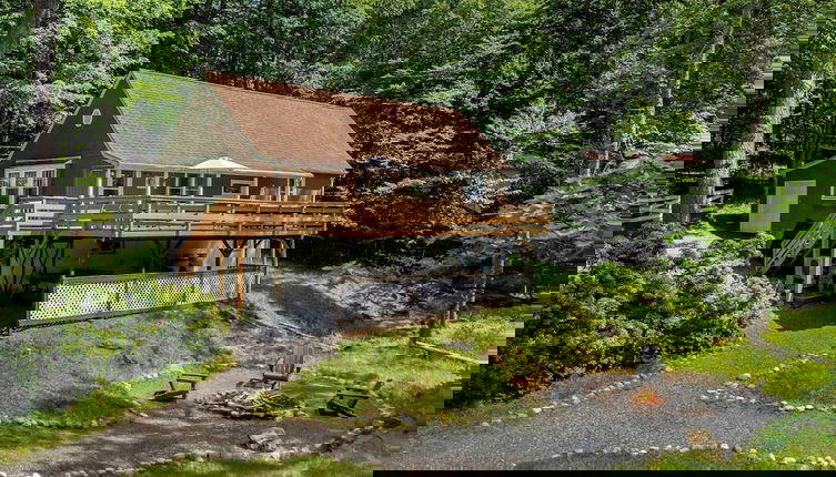 Foto 1 - Arcade, Sports Bar, Deck Living, Fire Pit, Near the Lake! Sasa by Avantstay