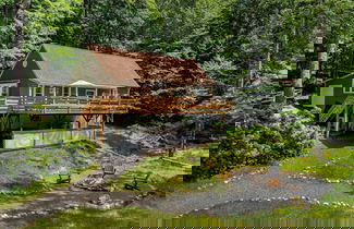 Foto 1 - Arcade, Sports Bar, Deck Living, Fire Pit, Near the Lake! Sasa by Avantstay