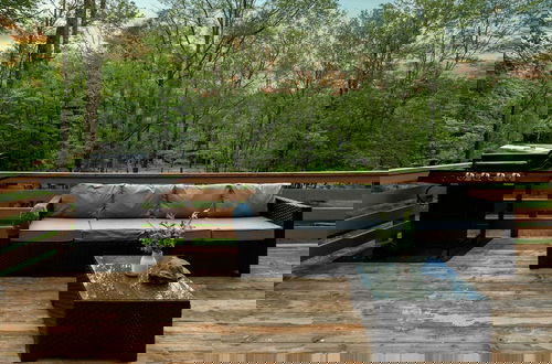 Foto 42 - Arcade, Sports Bar, Deck Living, Fire Pit, Near the Lake! Sasa by Avantstay