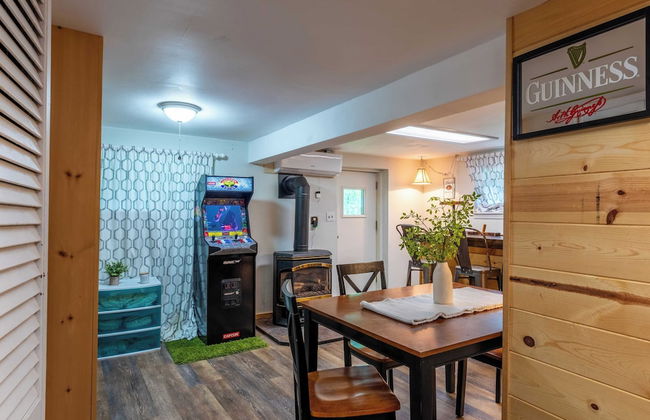 Arcade, Sports Bar, Deck Living, Fire Pit, Near the Lake! Sasa by Avantstay - Foto 21