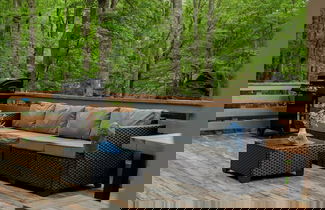 Foto 2 - Arcade, Sports Bar, Deck Living, Fire Pit, Near the Lake! Sasa by Avantstay