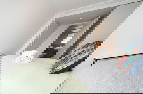 Photo 12 - Sensational Two-bedroom Apartment by the River