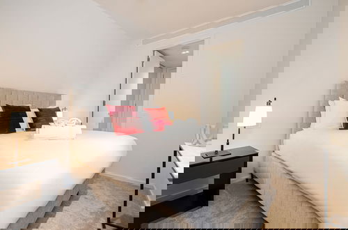 Photo 2 - Sensational Two-bedroom Apartment by the River