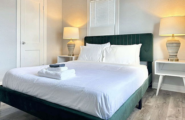Vintage Vibes Modern Comfort 2BR for 6 Guests - Foto 10