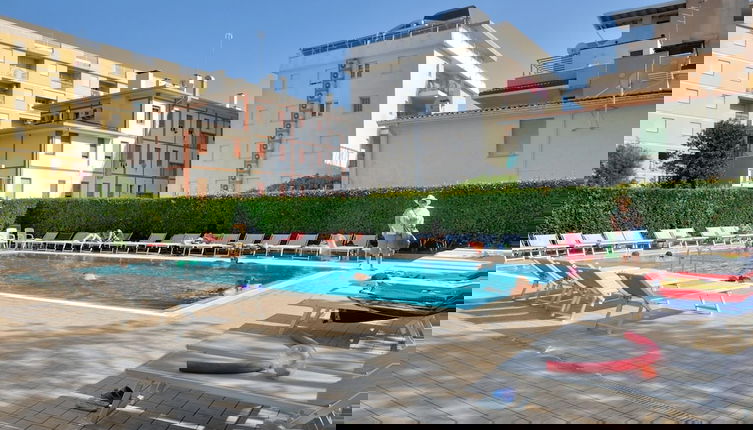 Foto 1 - Apartment in Bibione Spiaggia With Communal Pool