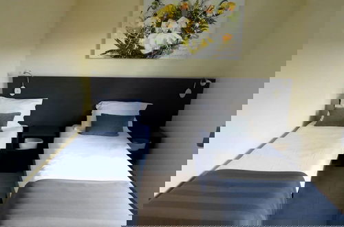 Foto 7 - Inviting Villa With Shared Pool