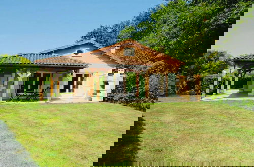 Foto 32 - Inviting Villa With Shared Pool