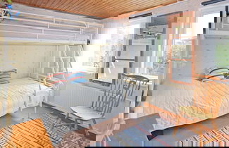 Foto 3 - Spacious Holiday Home With Terrace
