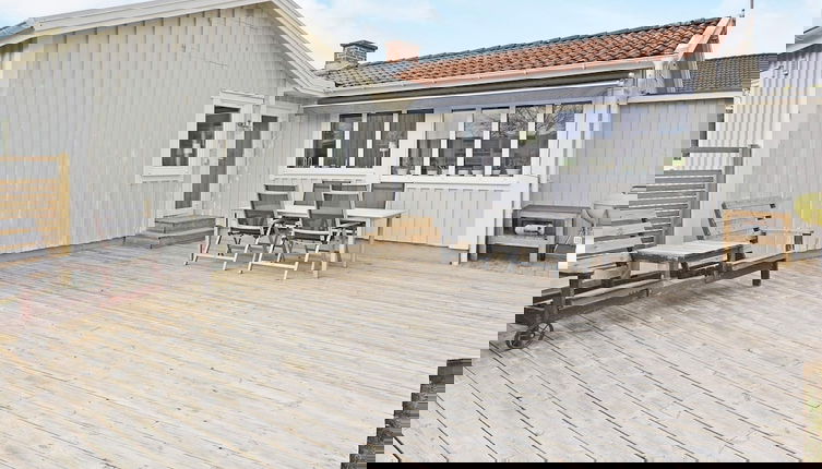 Foto 1 - Spacious Holiday Home With Terrace