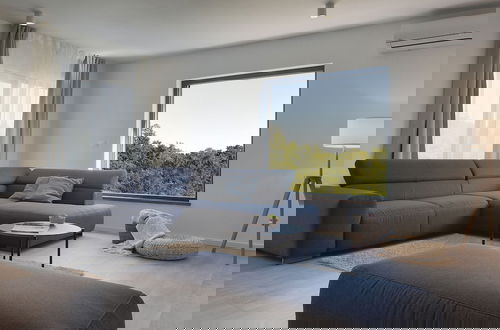 Photo 12 - Modern Villa With Swimming Pool