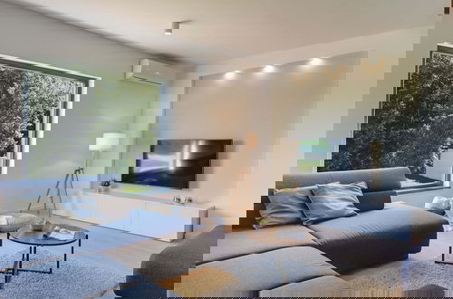 Photo 11 - Modern Villa With Swimming Pool