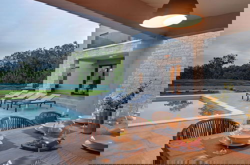 Photo 22 - Modern Villa With Swimming Pool
