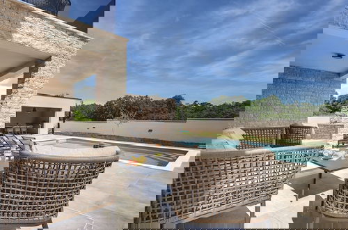 Photo 20 - Modern Villa With Swimming Pool