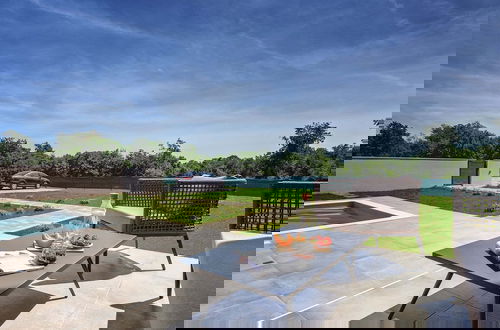 Photo 18 - Modern Villa With Swimming Pool
