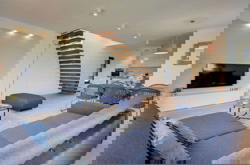 Photo 13 - Modern Villa With Swimming Pool