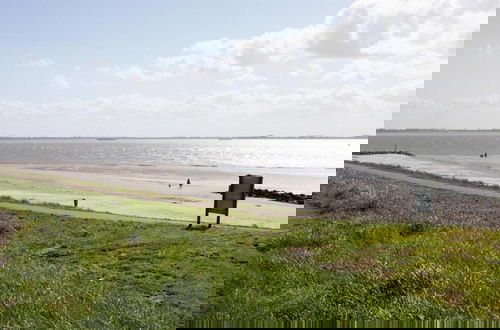 Foto 34 - Beautiful Holiday Home Near the Beach of Baarland