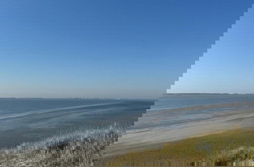 Foto 39 - Beautiful Holiday Home Near the Beach of Baarland