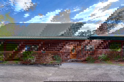 Foto 48 - Ern864 - The Cedars - Great Location! Close To All The Action! 5 Bedroom Cabin by RedAwning