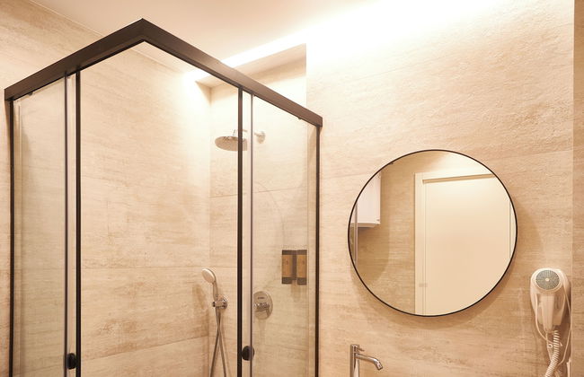 AZAR LUXURY SUITES - Photo 69