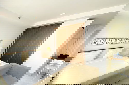 Foto 3 - Cozy And Nice Studio At Azalea Suites Apartment