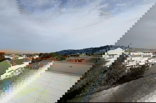 Photo 23 - Vari Views in Vari With 3 Bedrooms and 3 Bathrooms