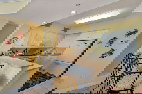 Foto 9 - Oceanfront Condo with Spacious Balcony - Unit 0306 by RedAwning