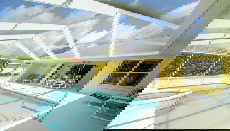 Foto 1 - Beautiful & Sunny Pool With Golf View 4 Bedroom Home by RedAwning