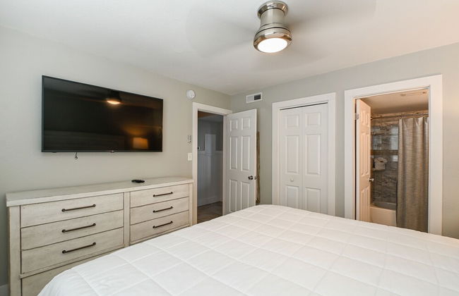Southbay 55 is 2 Bedroom on the lake with short walk to beach by RedAwning - Photo 4