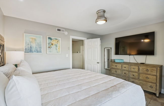Southbay 55 is 2 Bedroom on the lake with short walk to beach by RedAwning - Photo 8