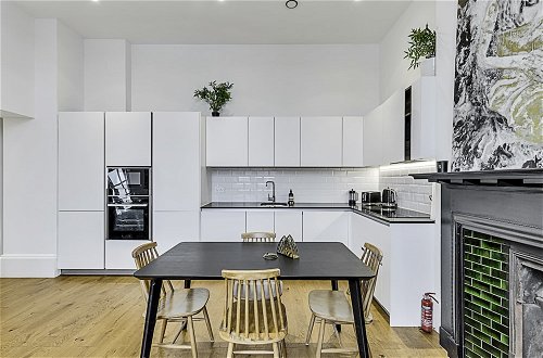 Photo 11 - Vibrant 2-bed Flat: Acton's Best Stay