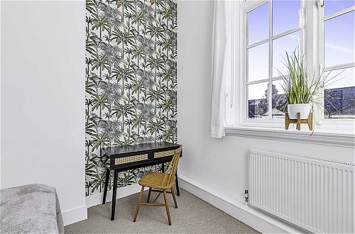 Photo 6 - Vibrant 2-bed Flat: Acton's Best Stay