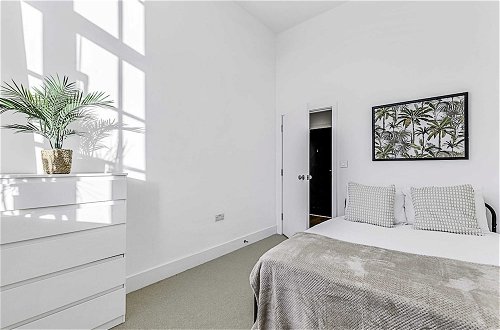 Photo 2 - Vibrant 2-bed Flat: Acton's Best Stay