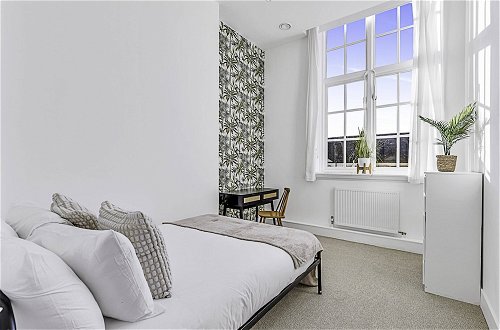 Photo 7 - Vibrant 2-bed Flat: Acton's Best Stay