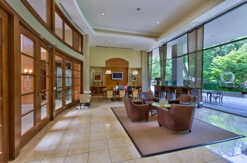 Photo 3 - Modern & Spacious 2BR Condo Crystal city